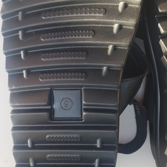 MUDD Chunky Platform Studded Sandals - Picture 7 of 9